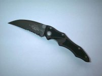 Messer Kestrel serrated.jpg