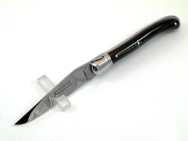Pataud_Lockback_1.jpg