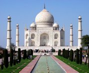 180px-Taj_Mahal_in_March_2004.jpg